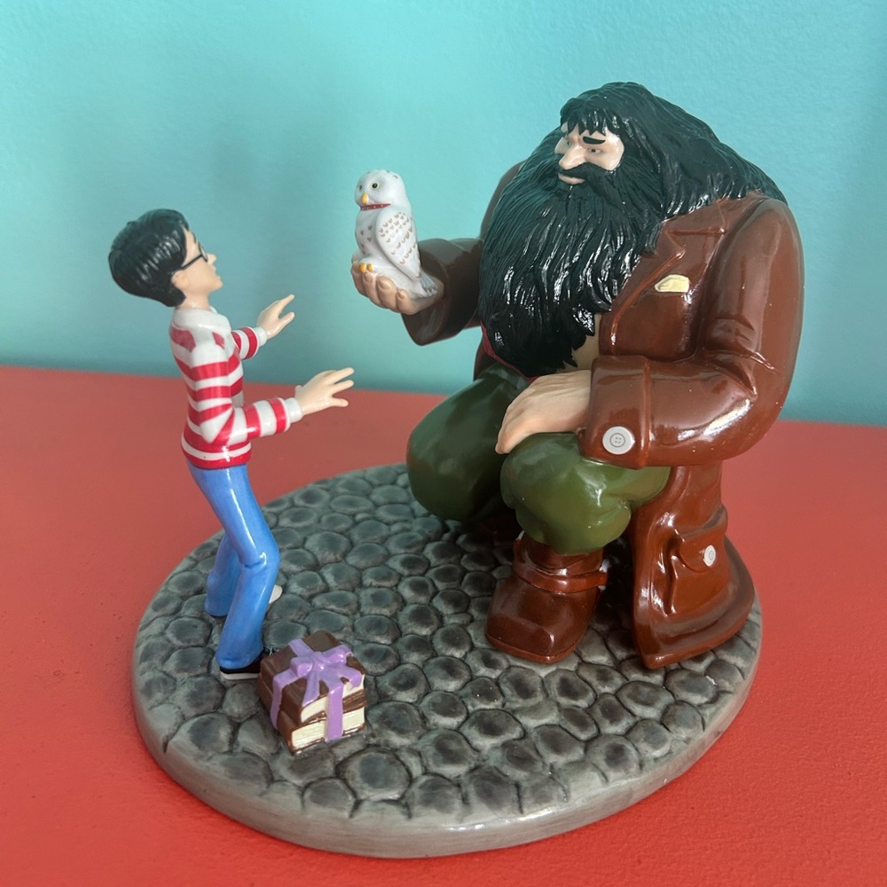 Royal Doulton Harry Potter Figurine HPFIG9 Harrys 11th Birthday Gift From Hagrid